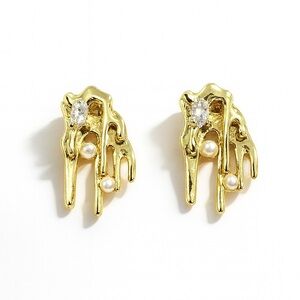 ⚜️ Elegant Gold and Pearl Earrings